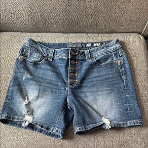 Miss Me Women Mid-Rise Denim Shorts Size: 32